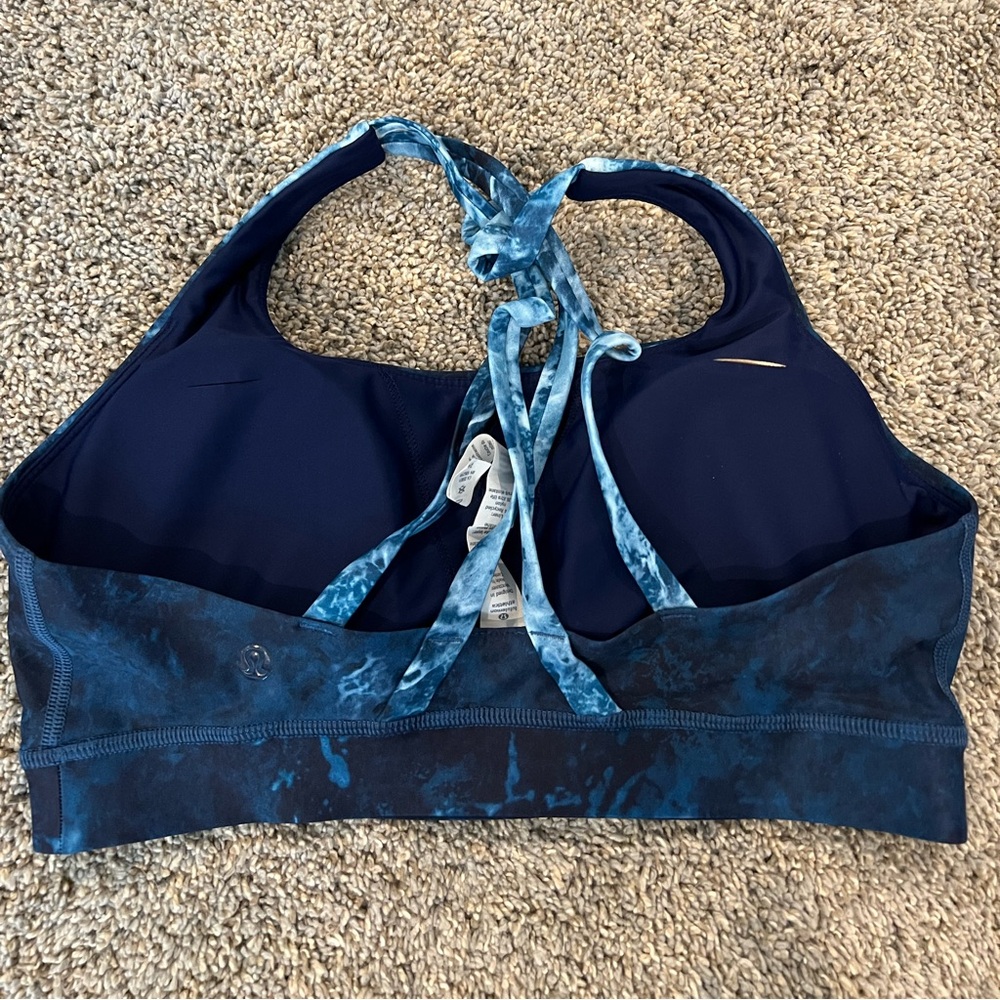Used lululemon women’s size 6 sports bra in blue hues